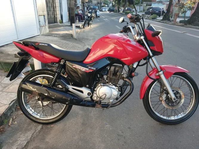 Honda CG 150 fan esdi 2014 2014 76mil km rodados vende ou trocar.