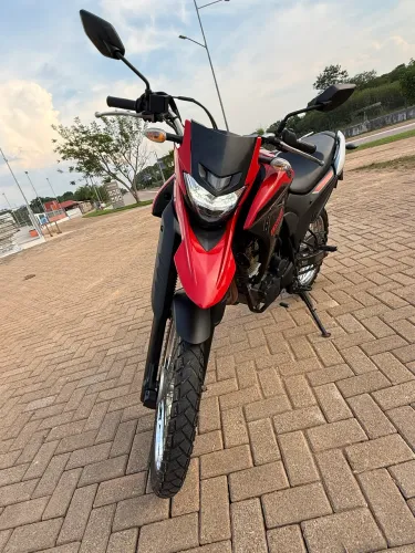 VENDO MOTO LANDER 2023