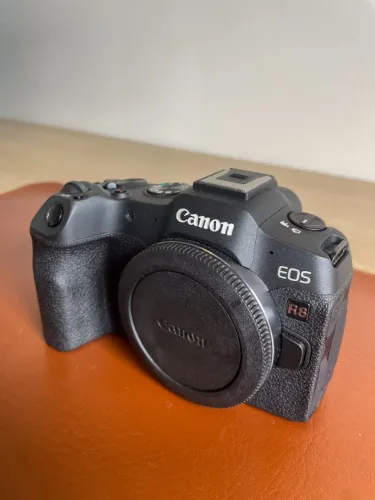 Câmera EOS R8