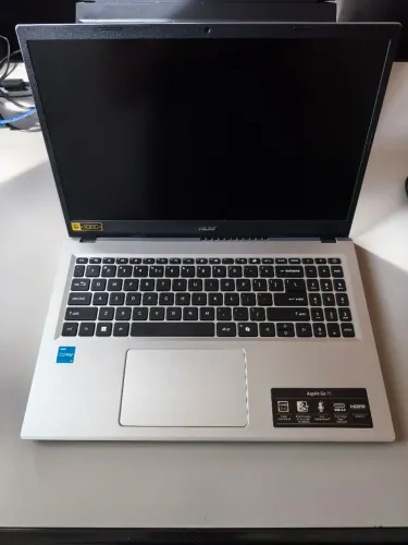 Notebook Acer Aspire Go 15 i3 N305 8GB (Modelo 2025) - Impecável / Estado de Novo