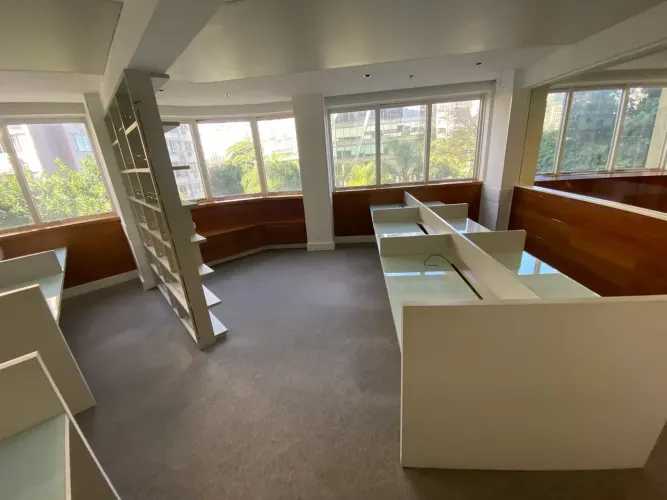 Sala Comercial para Locação no Leblon 165m² em Edifício Empresarial de Alto Padrão