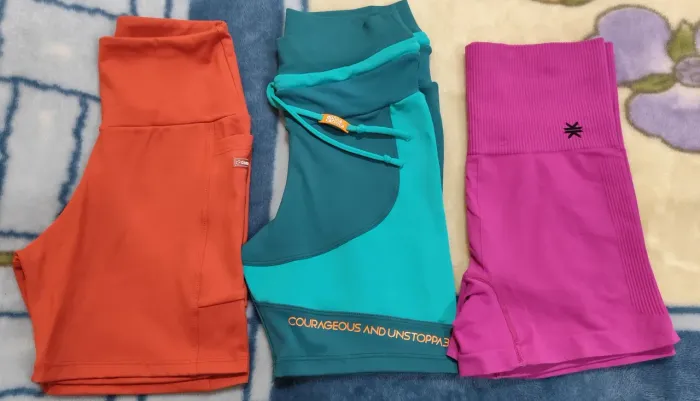 Lote 3 shorts academia tamanho P, Donna Carioca e DLK