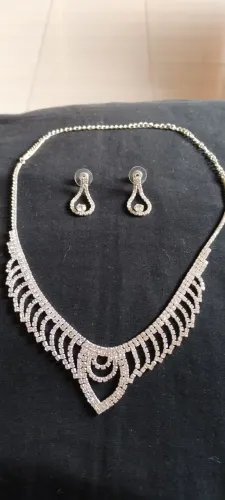 Conjunto novo de strass 