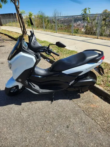 NMax 2022 com apenas 9.400km rodados