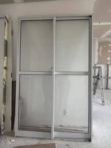 Porta balcão semi nova