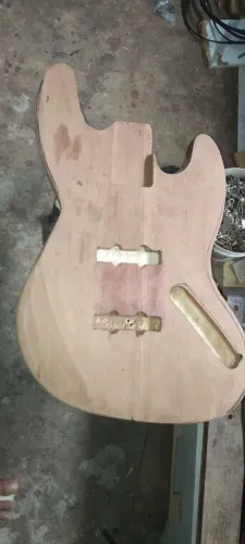 Corpo e braço de jazz Bass para projetos em 4 cordas