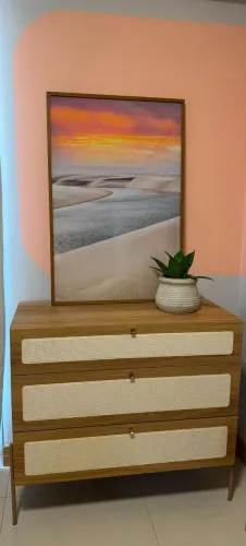 Cômoda e mesa de cabeceira em conjunto