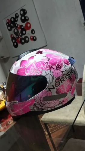 Capacete NORISK Feminino contém duas viseiras 