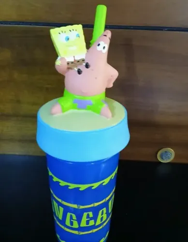 copo com canudo do bob esponja e patrick ano 2006