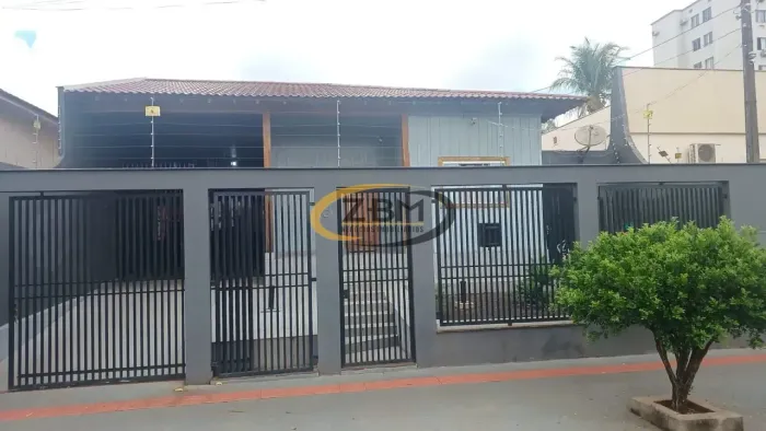 Casa à venda, 03 quartos (01 suíte), 230 m² de terreno e 180 m² de construção, Área com ch