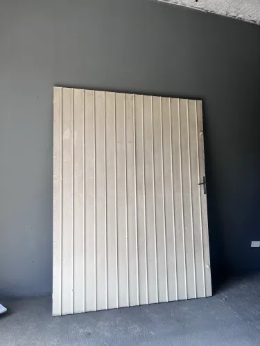 Porta zincada