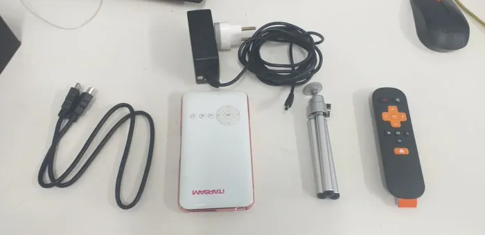 Mini Projetor Smart Portátil TAPSAM 32GB - Novo na Caixa com Todos os Acessórios