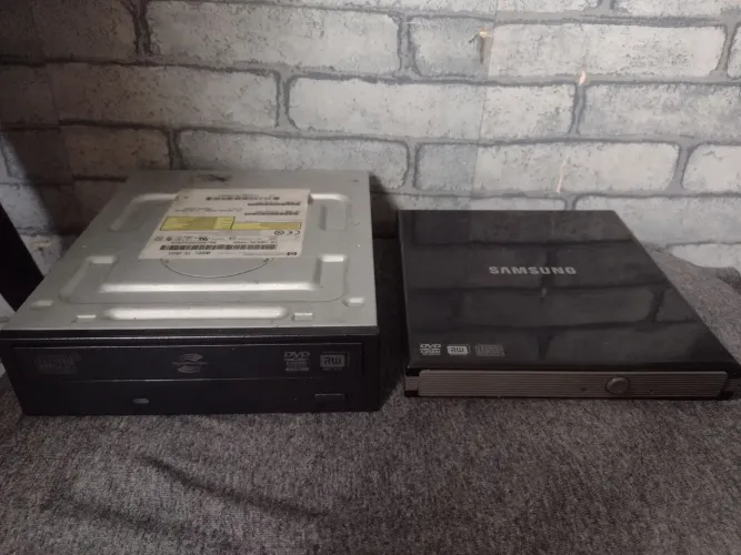 Dois gravadores dvd/cd externo e interno 