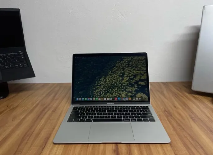 MACBOOK AIR RETINA 13.3polegadas 2018 - I5 8ªG/ 8GB RAM / SSD 128GB
