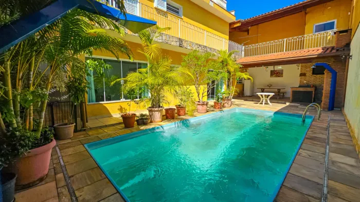 Casa à venda na Vila Matilde com PISCINA - CHURRASQUEIRA - ACEITA PERMUTA