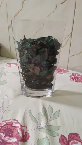 Jarro de vidro resistente medindo 25 de altura × 16 de largura 