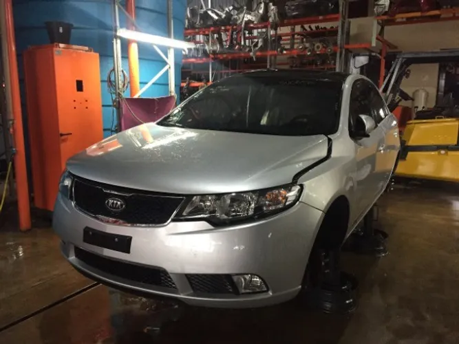 Kia Cerato 1.6 2010 Farol Capo Motor Airbag Cambio Mecanica Suspensão Porta Sucata