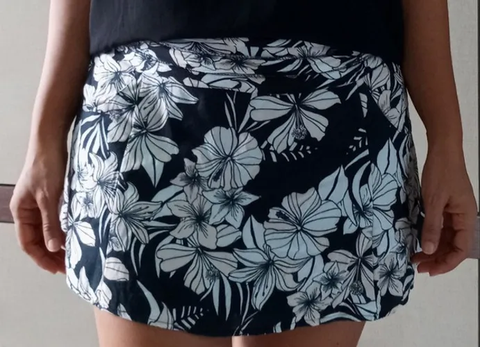 Saia curta estampada.
