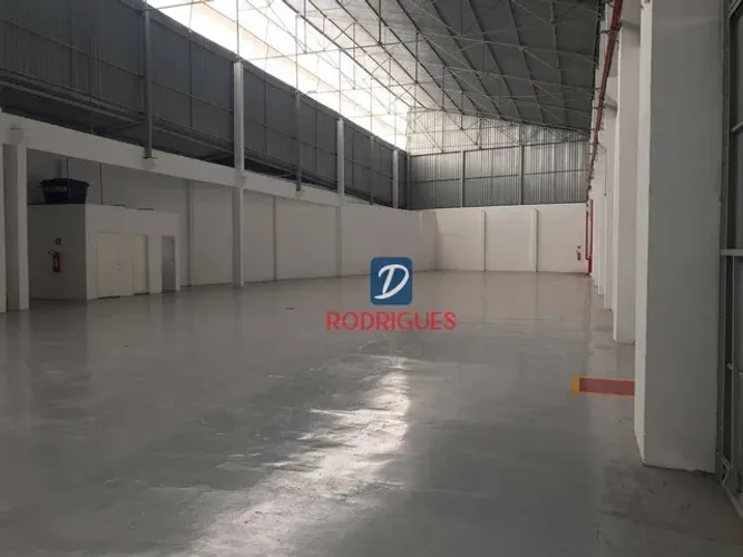 Galpão para alugar, 2300 m² - Piraporinha - Diadema/SP