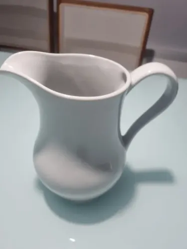 Jarro de porcelana branco