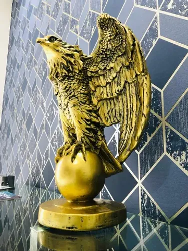 Estátua Águia Dourada Enfeite Para Casa Decoração Em Resina