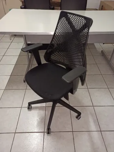 Cadeira giratória executiva preta 