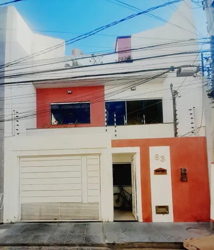 CASA À VENDA NA RUA CESARIO DA SILVA/ CENTRO, JUAZEIRO- BA.