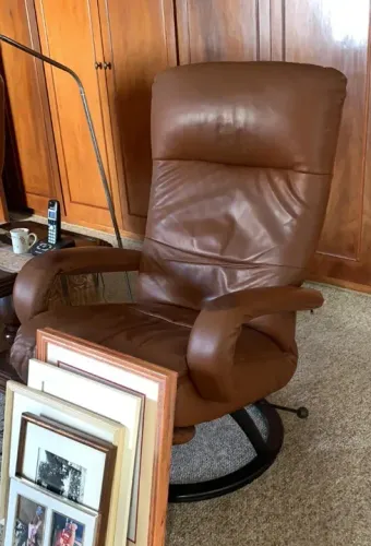Vendo CHAISE em COURO reclinável 180 graus