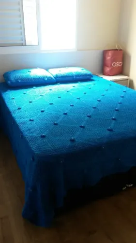 colcha crochê azul