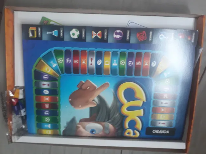 Brinquedos cuca legal e quebra cabeça 
