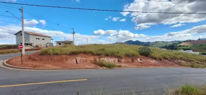 T222 - Loce plano, de esquina, ótima localização. Loteamento de alto padrão.