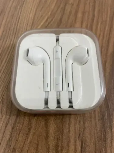 EarPods com conetor Lightning