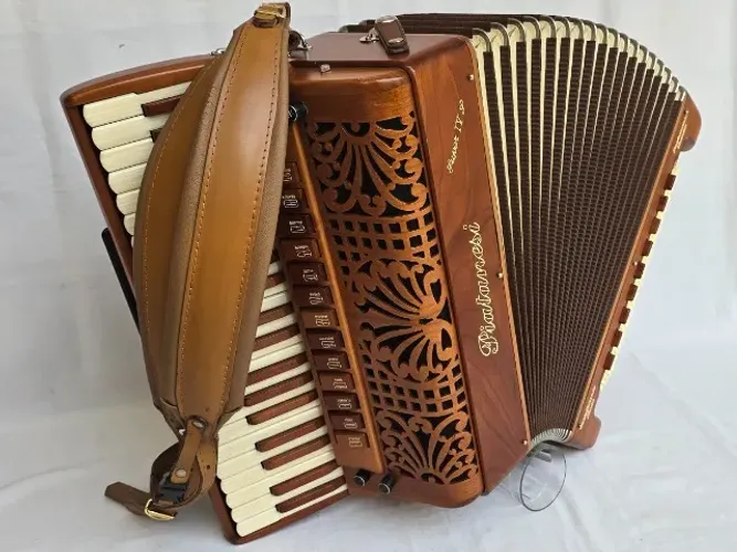Acordeon 120 baixos Piatanesi Dupla R. "Já Eletrificada"