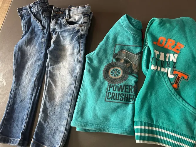 Kit com 2 calças Jeans e 2 blusa de frio menino tamanho 1