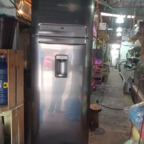 Geladeira Electrolux inox 450 litros 110 volts garantia 3 meses bem conservada