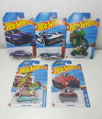 Lote com 5 Hot Wheels T-Hunt Variados
