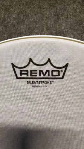 Pele muda Remo SILENTSTROKE USA 13"