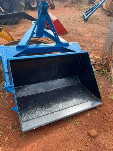 Concha com pistão para trator de pequeno porte 