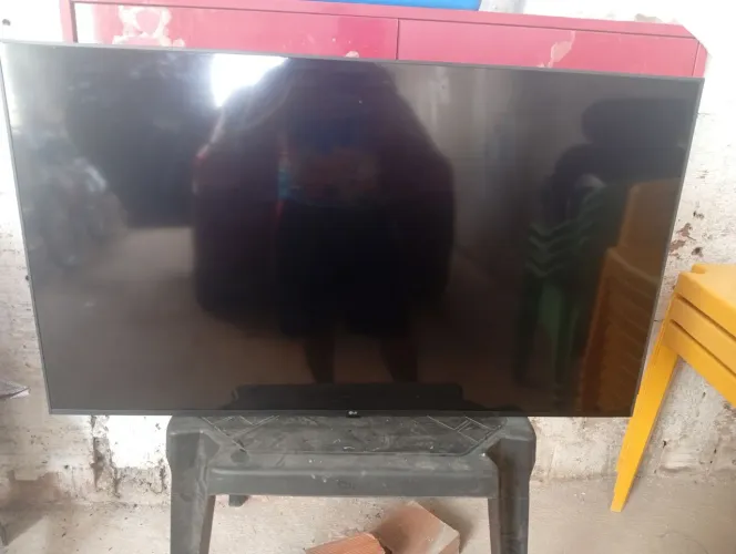 Televisão 50 polegadas aproveitar peças só liguem interessados 