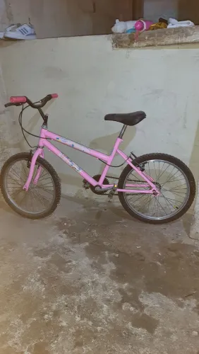 Duas Bicicletas Rosa Infantil aros 20 e 24 R$ 300 cada aceito trocas