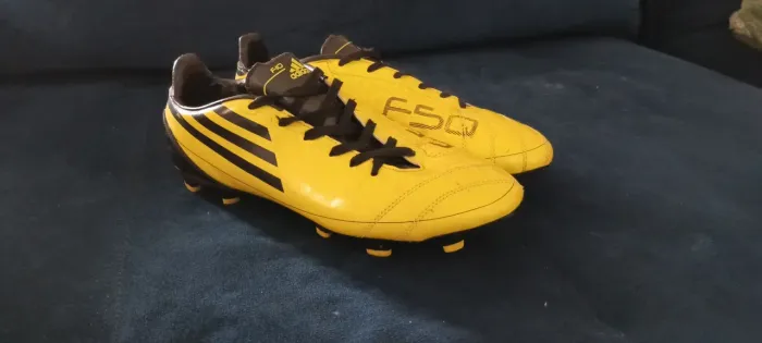 Chuteira Adidas F50 Campo - Edição 2011