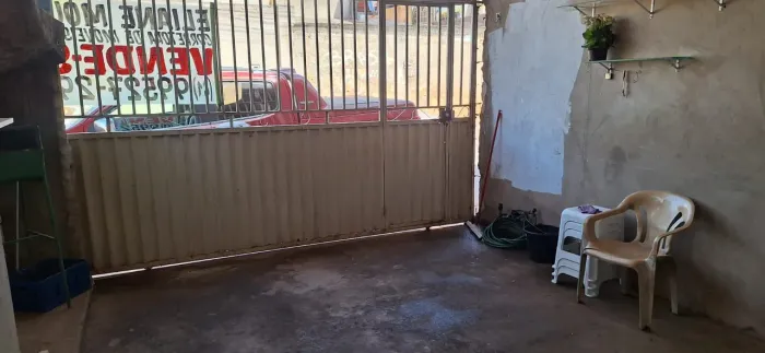 Casa à venda com mega estrutura de laje.