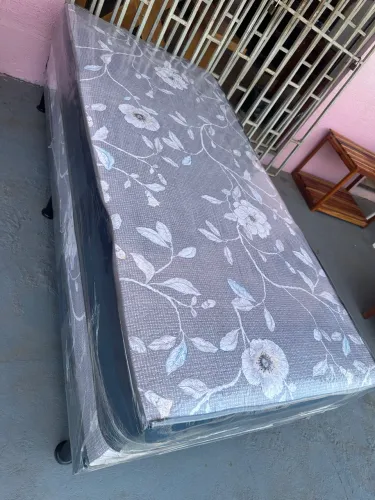 Cama solteiro nova