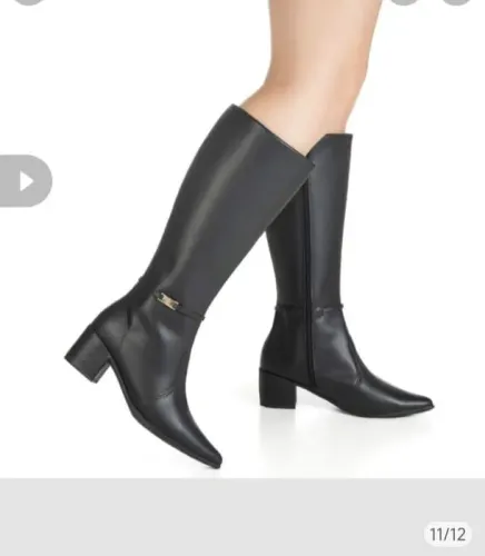 Bota feminina, montaria, cano alto, salto bloco, bico fino, detalhe metal. Tamanho 36. 