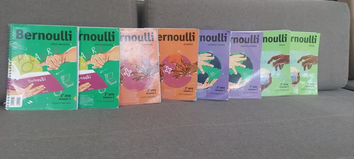 Vendo Coleção Bernoulli  2° Ano Ensino Fundamental  bem conservado. 