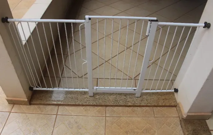 Grade de Segurança com Portãozinho para Portas (seminovo)