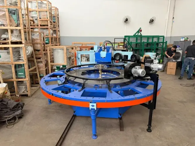 MAQUINA INJETORA ROTATIVA 12 ESTACOES REFRIGERACAO AGUA - INJETEC