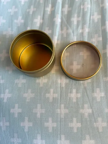 Pote dourado decorativo com tampa transparente
