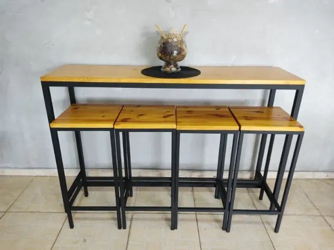 CONJUNTO DE MESA BISTRÔ COM QUATRO BANCOS INDUSTRIAL