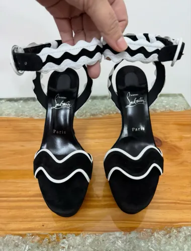Sandália Christian Louboutin Preta 37